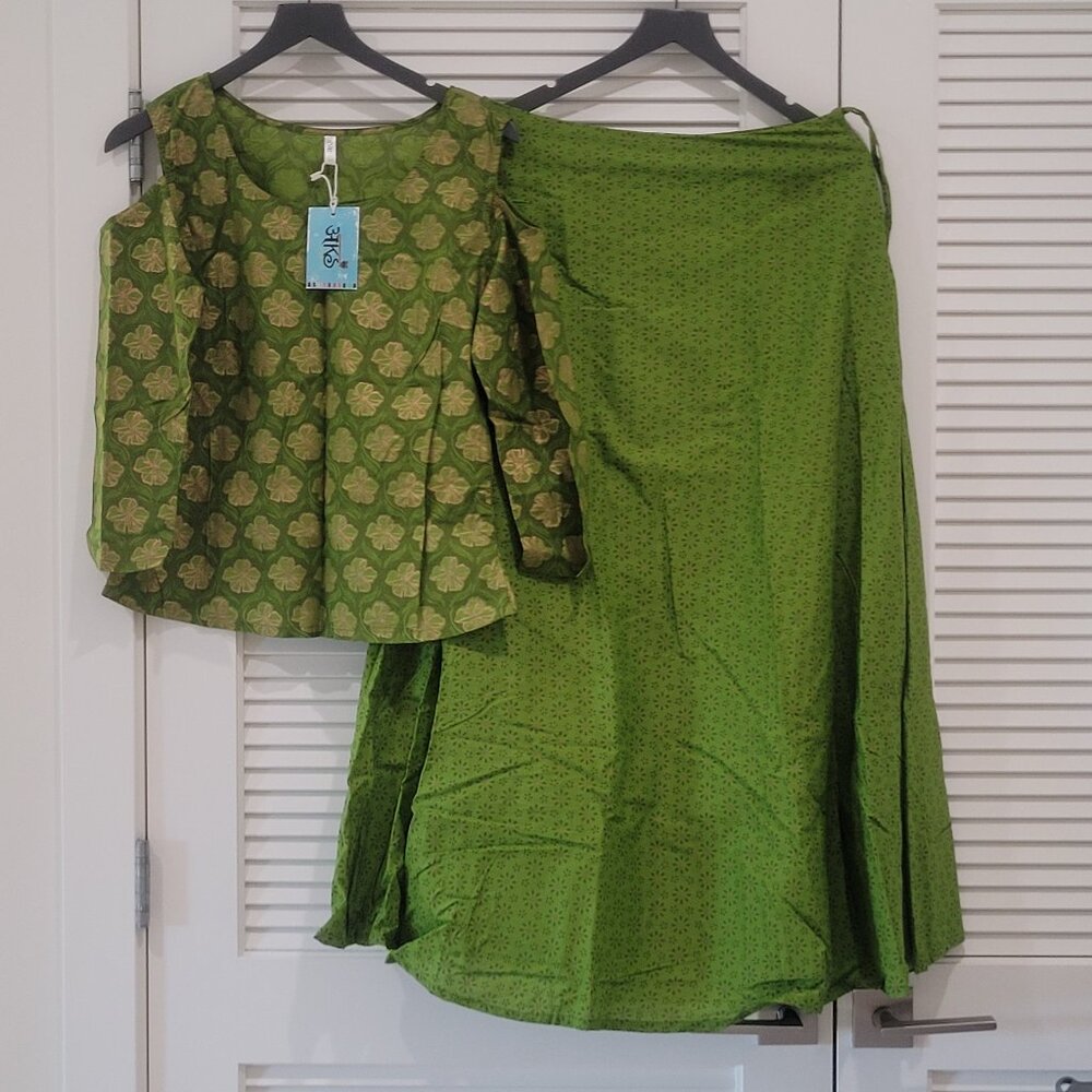 NWT India Cold Shoulder Top Skirt Set Size Large Leaf Green Gold flowers pattern